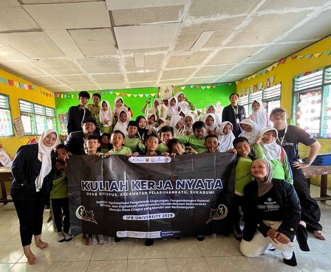 Kreativitas Sejak Dini: Mahasiswa KKNT IPB “Cerita Citepus” Ajarkan Teknik “Ecoprint” kepada Siswa Kelas 4 MI YASFA Citepus Girang